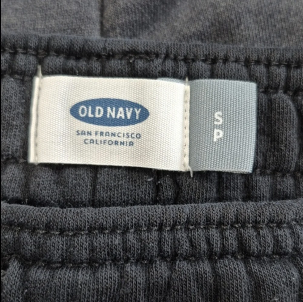 Old Navy 9" Fleece Sweat Shorts, Small Gray Athletic - Picture 4 of 5